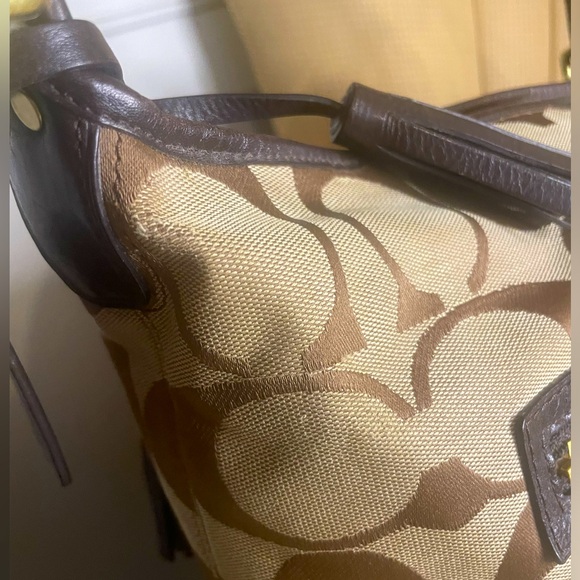 Coach Legacy Signature 21149 - GUC - Picture 7 of 15